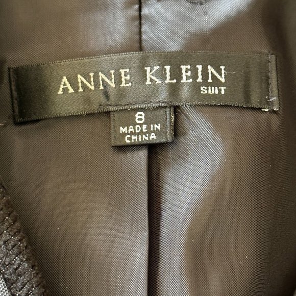 Anne Klein Black Brocade Jacquard Skirt Suit with Velvet Bow Details 8 - Picture 12 of 13